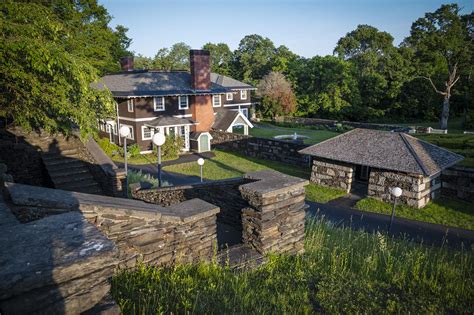 goddard school controversy|Vermont's Goddard College closing after 86 years, trustees say.